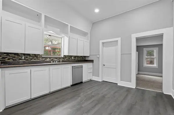 707 S Robinson Street, Cleburne, TX 76031