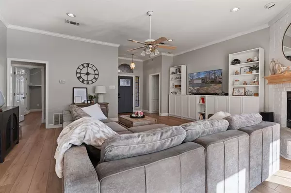 Burleson, TX 76028,1008 Oak Valley Road