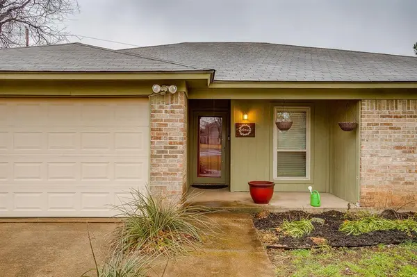 1105 Holly Court,  Benbrook,  TX 76126