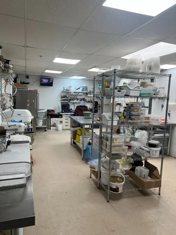 16 Wilstead DR, Newmarket, ON L3Y 4T9