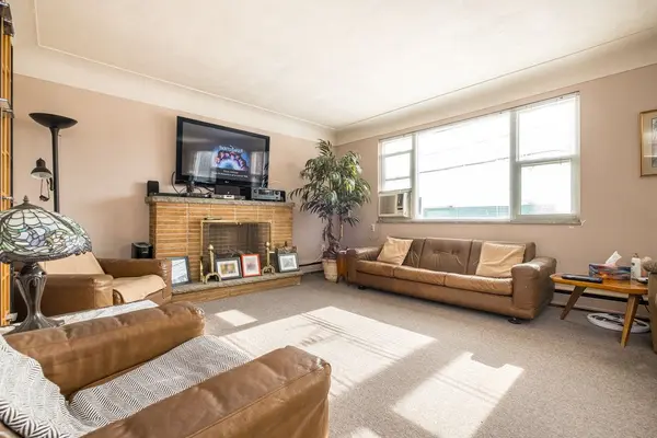 850-858 King ST W, Hamilton, ON L8S 1K3