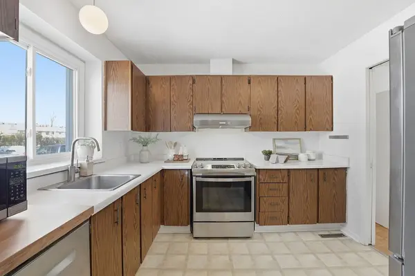 461 Moodie DR #B, Bells Corners And South To Fallowfield, ON K2H 8T7