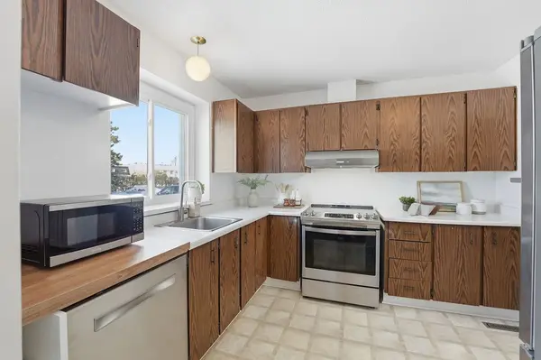 461 Moodie DR #B, Bells Corners And South To Fallowfield, ON K2H 8T7