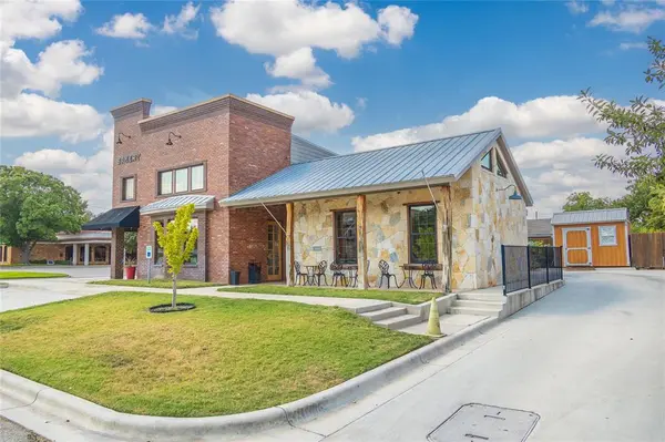 301 E Brown Street, San Saba, TX 76877