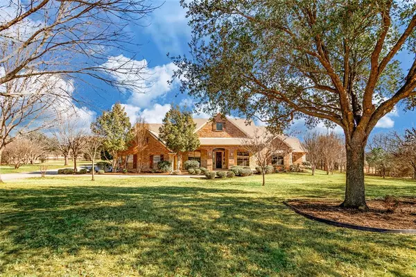 326 W Hickory Ridge Circle, Argyle, TX 76226