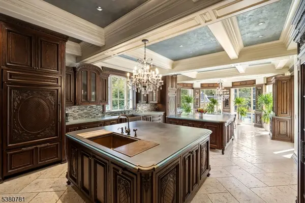 31 Rio Vista Dr, Alpine Boro, NJ 07620