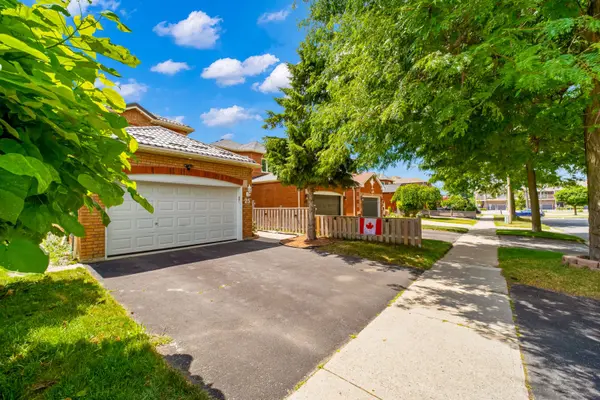 25 Fieldnest CRES, Whitby, ON L1R 1Z5