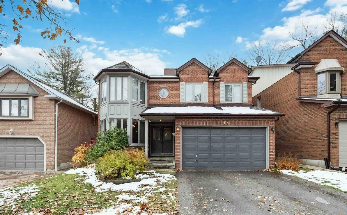 903 Alanbury CRES, Pickering, ON L1X 2S3
