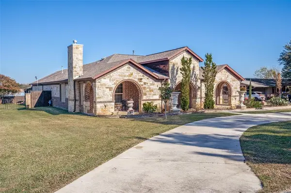 308 Sheri Lane, Roanoke, TX 76262