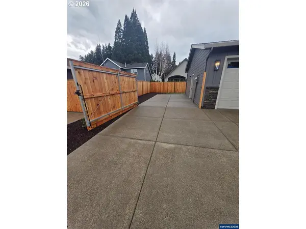 10 Lennox LN NE, Keizer, OR 97303