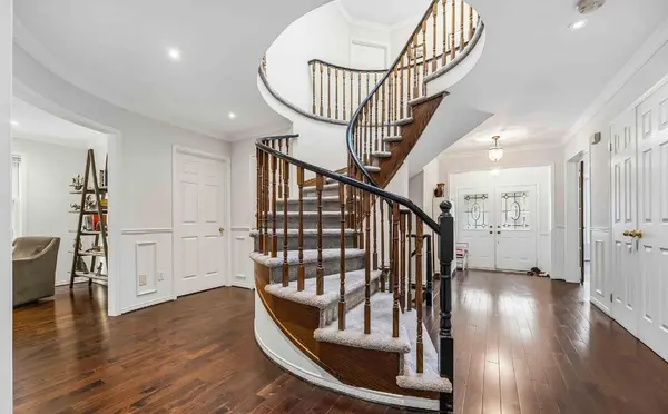 903 Alanbury CRES, Pickering, ON L1X 2S3