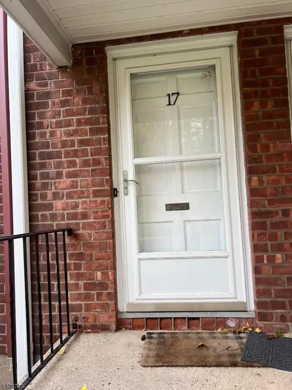 190 Knickerbocker Rd #17, Englewood City, NJ 07631