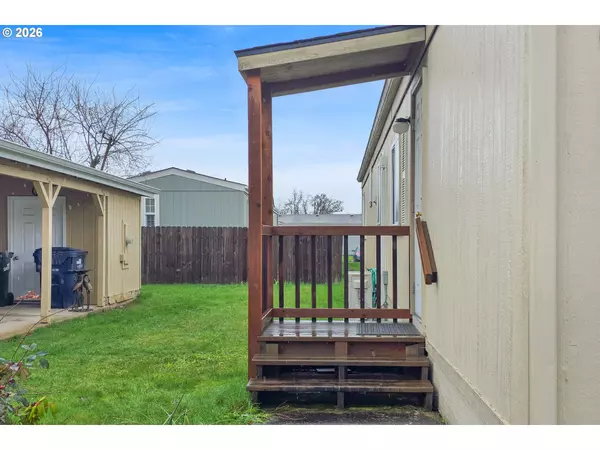 Creswell, OR 97426,700 N MILL ST #107