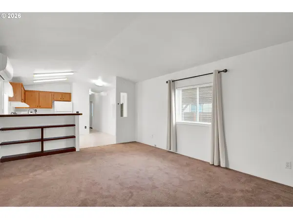 700 N MILL ST #107, Creswell, OR 97426