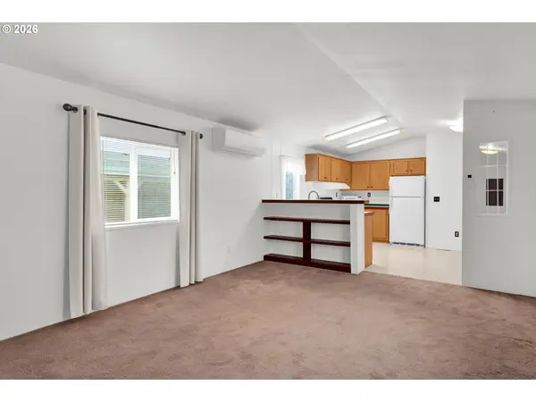 700 N MILL ST #107, Creswell, OR 97426