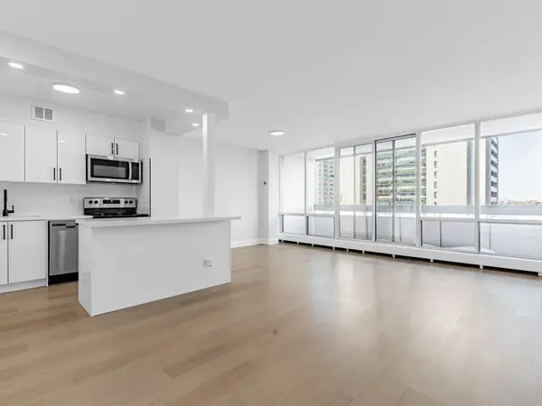 377 Ridelle AVE #718, Toronto W04, ON M6B 1K2