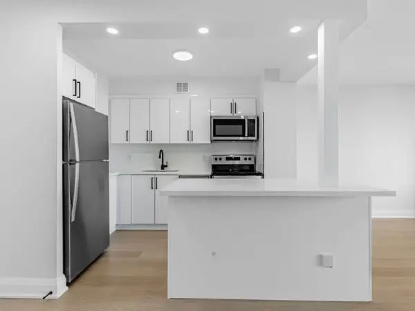 377 Ridelle AVE #718, Toronto W04, ON M6B 1K2