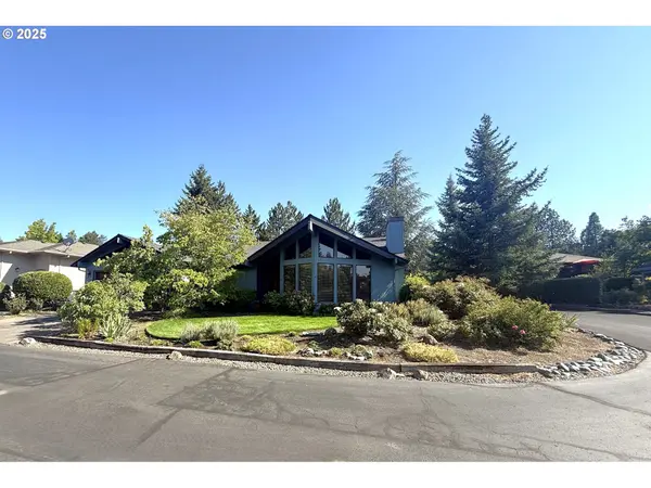 2462 SENATE WAY, Medford, OR 97504