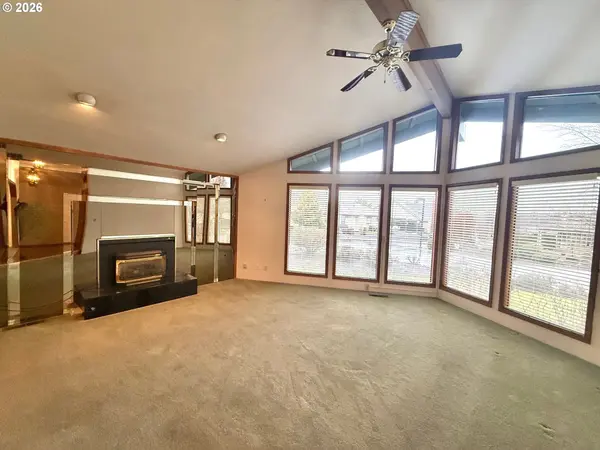 2462 SENATE WAY, Medford, OR 97504