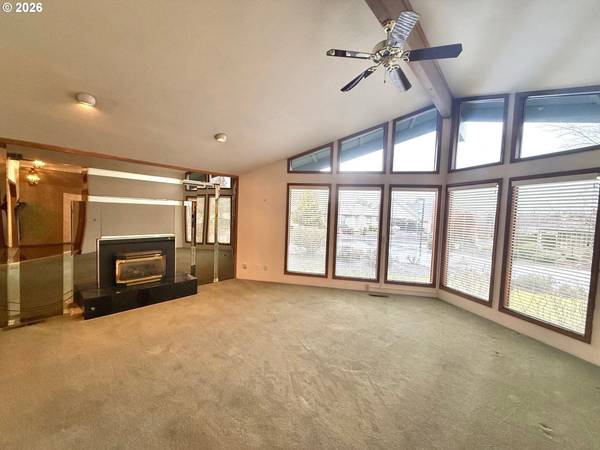 2462 SENATE WAY, Medford, OR 97504