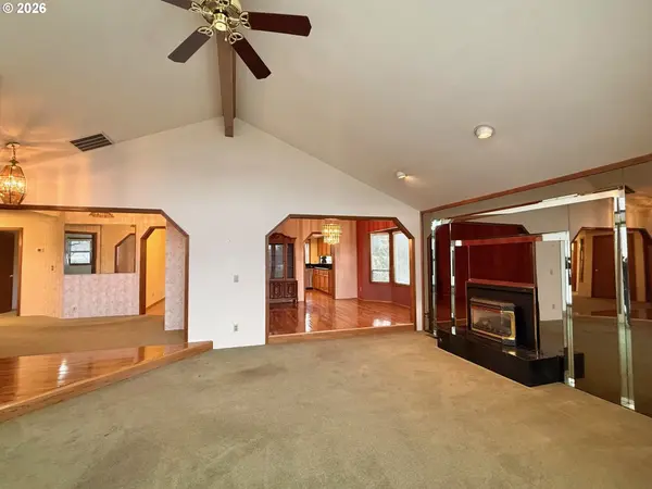 2462 SENATE WAY, Medford, OR 97504