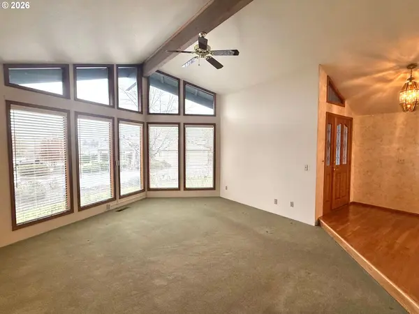 2462 SENATE WAY, Medford, OR 97504