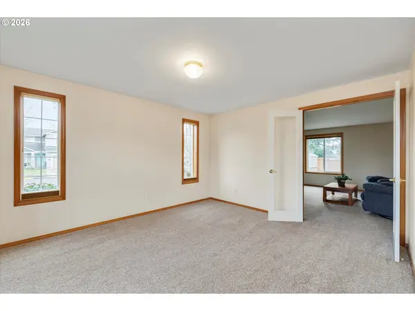 2366 BAINES BLVD, Hubbard, OR 97032