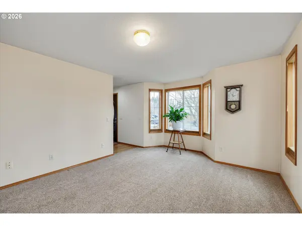 2366 BAINES BLVD, Hubbard, OR 97032