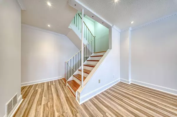 Toronto W05, ON M3J 1K7,33 Four Winds DR #16