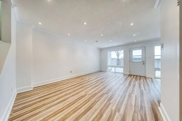 Toronto W05, ON M3J 1K7,33 Four Winds DR #16