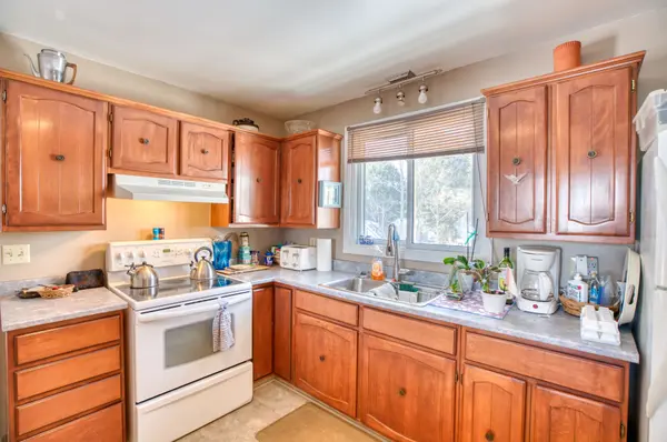 2 Glen ST, Westport, ON K0G 1X0