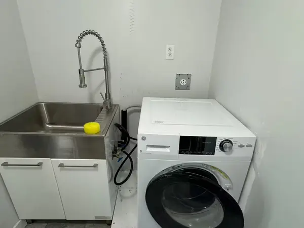 27 Valley TRL #Basement, East Gwillimbury, ON L3Y 4V8