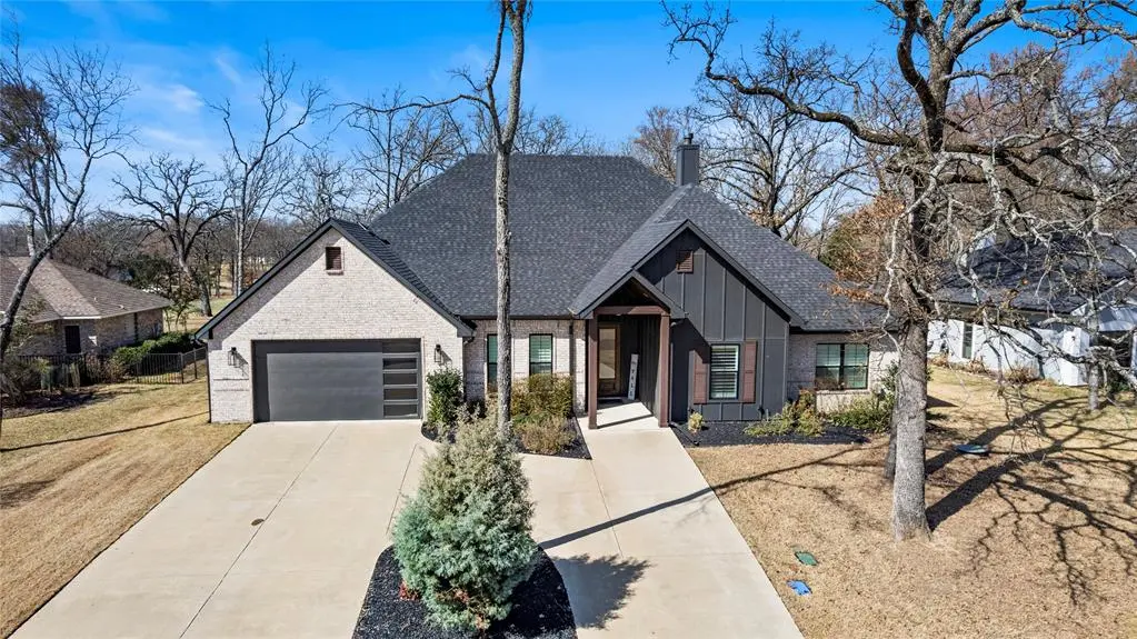 203 Colonial Drive, Mabank, TX 75156