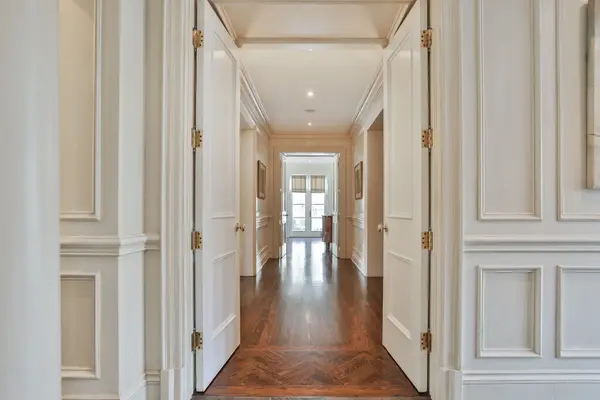 170 Roxborough DR, Toronto C09, ON M4W 1X8