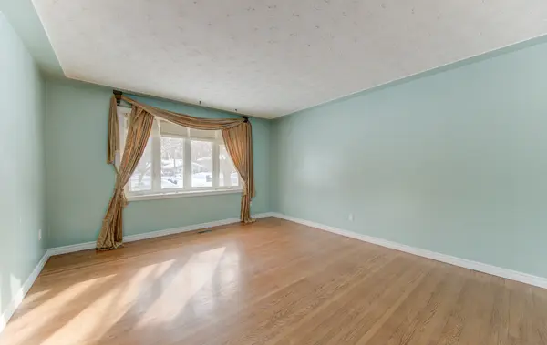 600 Mount Anne DR #A, Waterloo, ON N2L 4W3