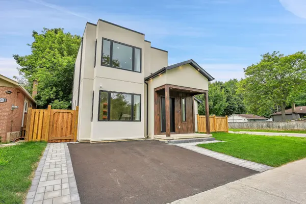 105 Murray DR, Aurora, ON L4G 2C4