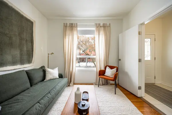 54 Lansdowne AVE, Toronto W01, ON M6K 2V8