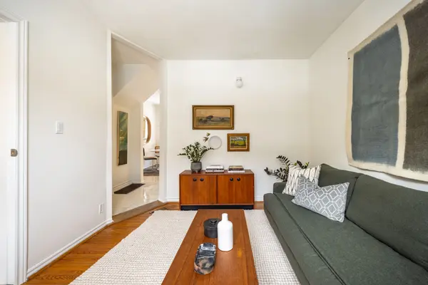 54 Lansdowne AVE, Toronto W01, ON M6K 2V8