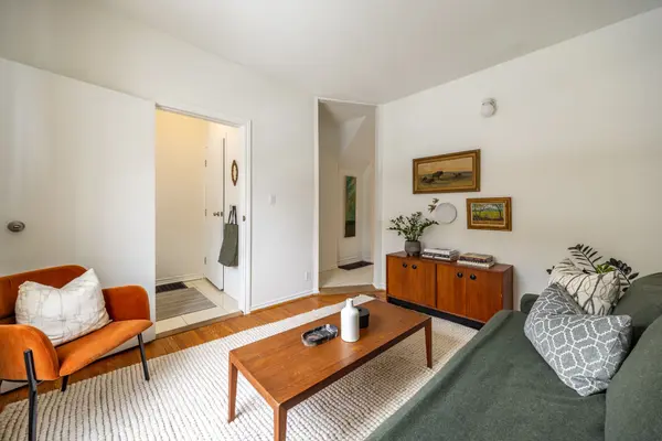 54 Lansdowne AVE, Toronto W01, ON M6K 2V8