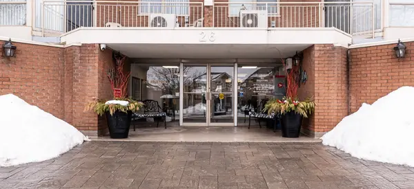 26 Hall RD #204, Halton Hills, ON L7G 5G5