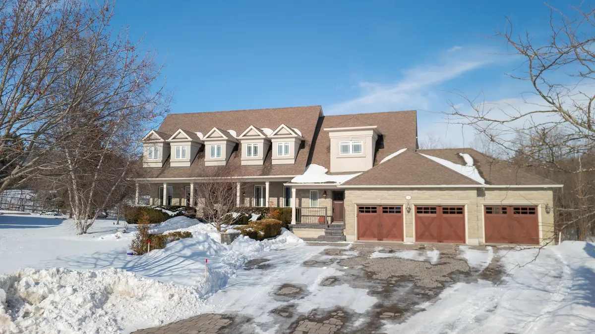 9 Black CT, Aurora, ON L4G 8A1