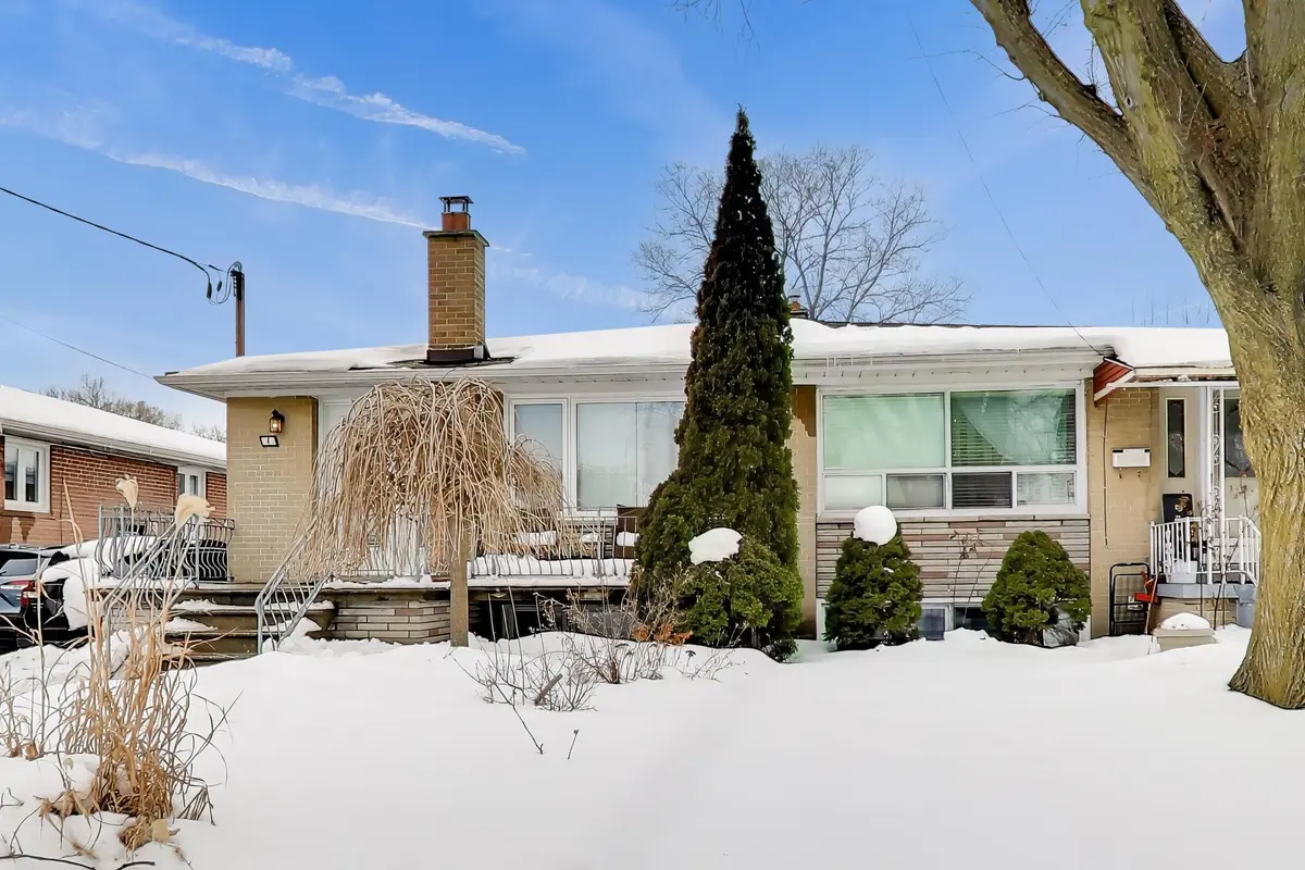 4 Cameo CRES, Toronto W03, ON M6N 2K5