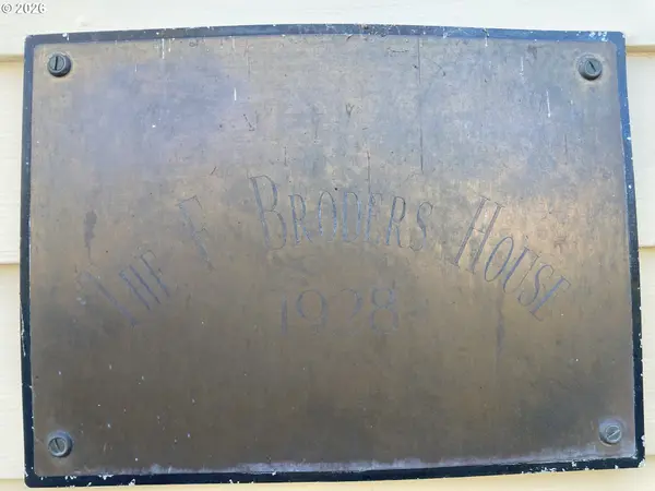 470 W BROADWAY, Eugene, OR 97401