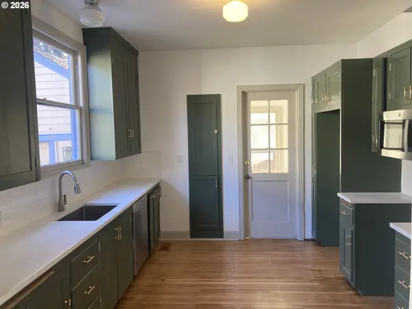 470 W BROADWAY, Eugene, OR 97401