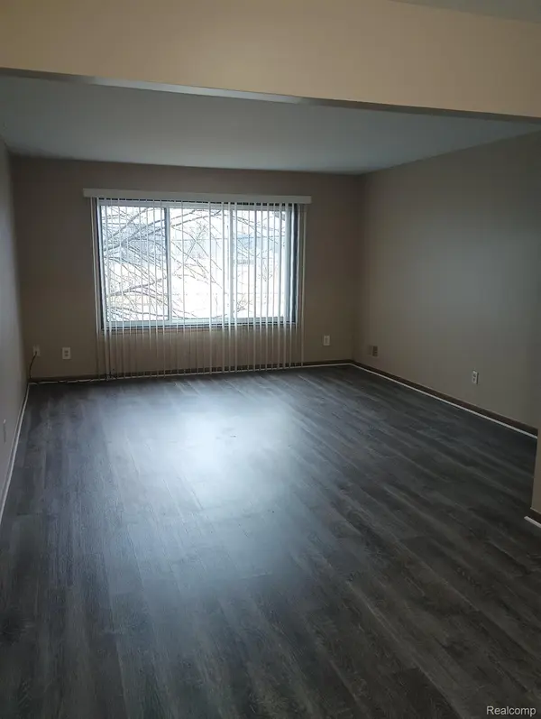 32608 E Harper AVE N #32, St. Clair Shores, MI 48082