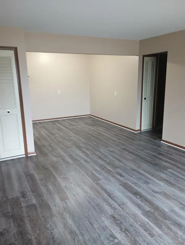 32608 E Harper AVE N #32, St. Clair Shores, MI 48082