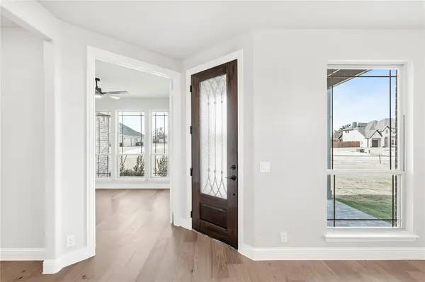 590 Crystal Lake Lane, Red Oak, TX 75154