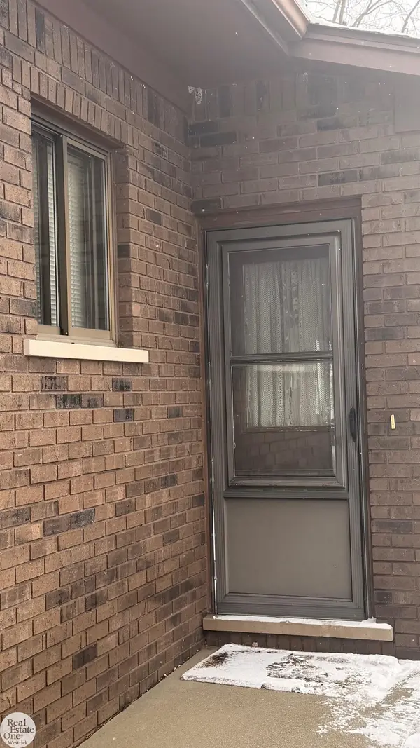 5374 Pointe DR, East China Twp, MI 48054