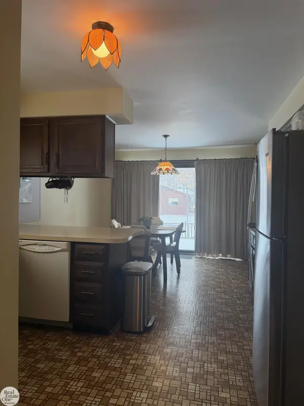 5374 Pointe DR, East China Twp, MI 48054