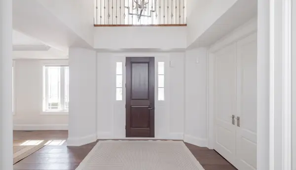 9 Black CT, Aurora, ON L4G 8A1